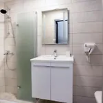 Deluxe 3 Center *