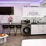 Deluxe 3 Center בורגאס