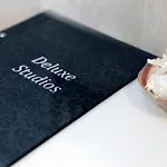 Deluxe 3 Center