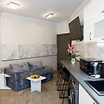 Deluxe 3 Center בורגאס