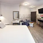 Deluxe 3 Center בורגאס
