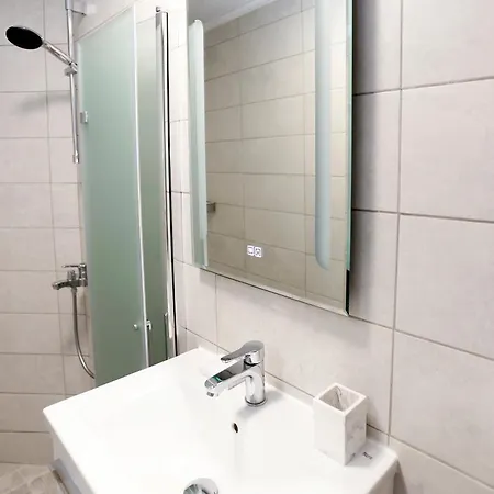 Deluxe 3 Center شقة *