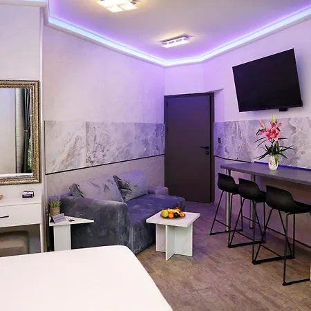 Deluxe 3 Center * بورغاس