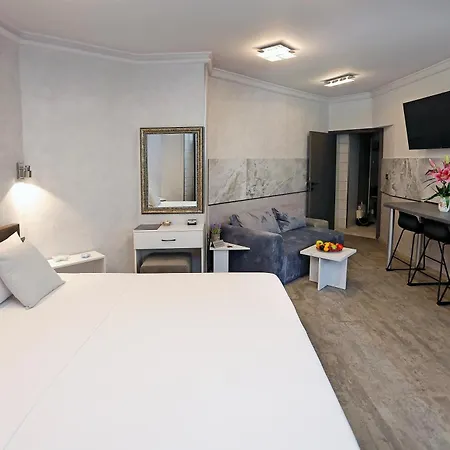 Deluxe 3 Center * Burgas